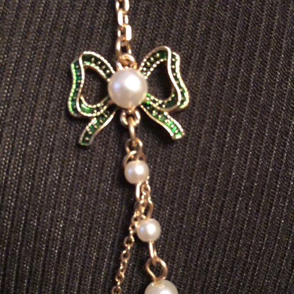 Adorable Betsey Johnson Sparkly Faux Pearl & Rhinestone Gingerbread Necklace - Picture 5 of 17